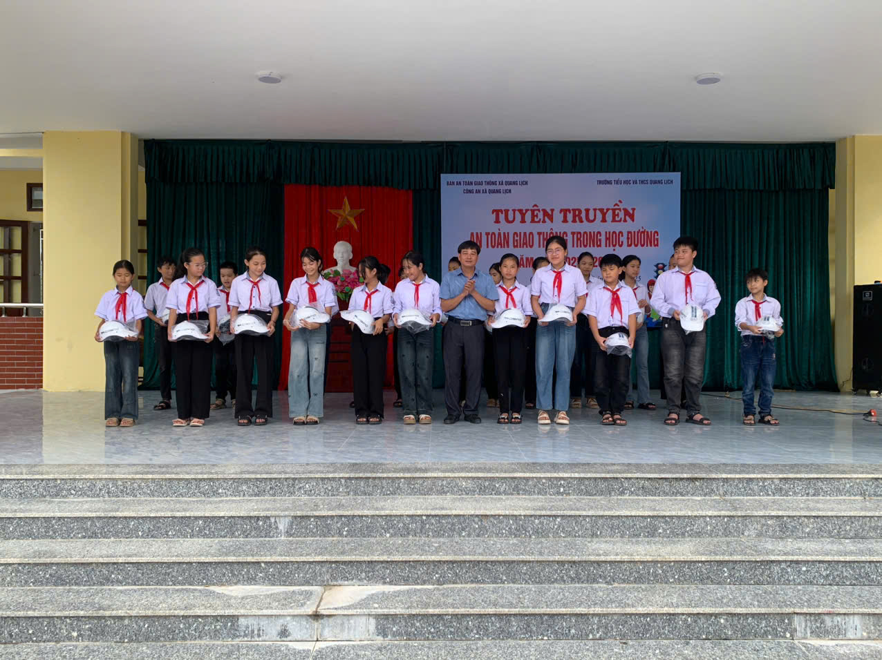 Trường Tiểu học và THCS Quang Lịch: Tuyên truyền an toàn giao thông trong học đường, năm học 2025 - 2026
