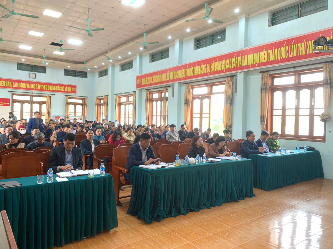 Tiếp xúc cử tri với đại biểu HĐND xã trước kỳ họp thứ tư HĐND xã, nhiệm kỳ 2021 - 2026