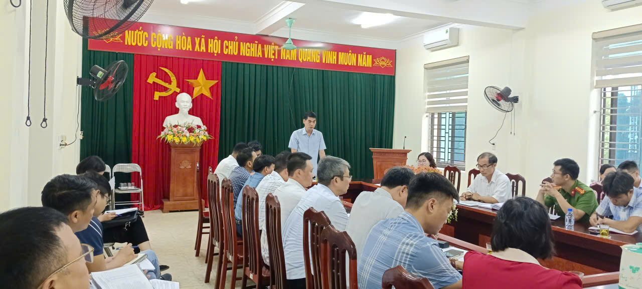 UBND xã tổ chức hội nghị triển khai kế hoạch thu hồi đất thực hiện dự án “Đầu tư xây dựng tuyến đường cao tốc Ninh Bình - Hải Phòng” đoạn qua tỉnh Nam Định và Thái Bình