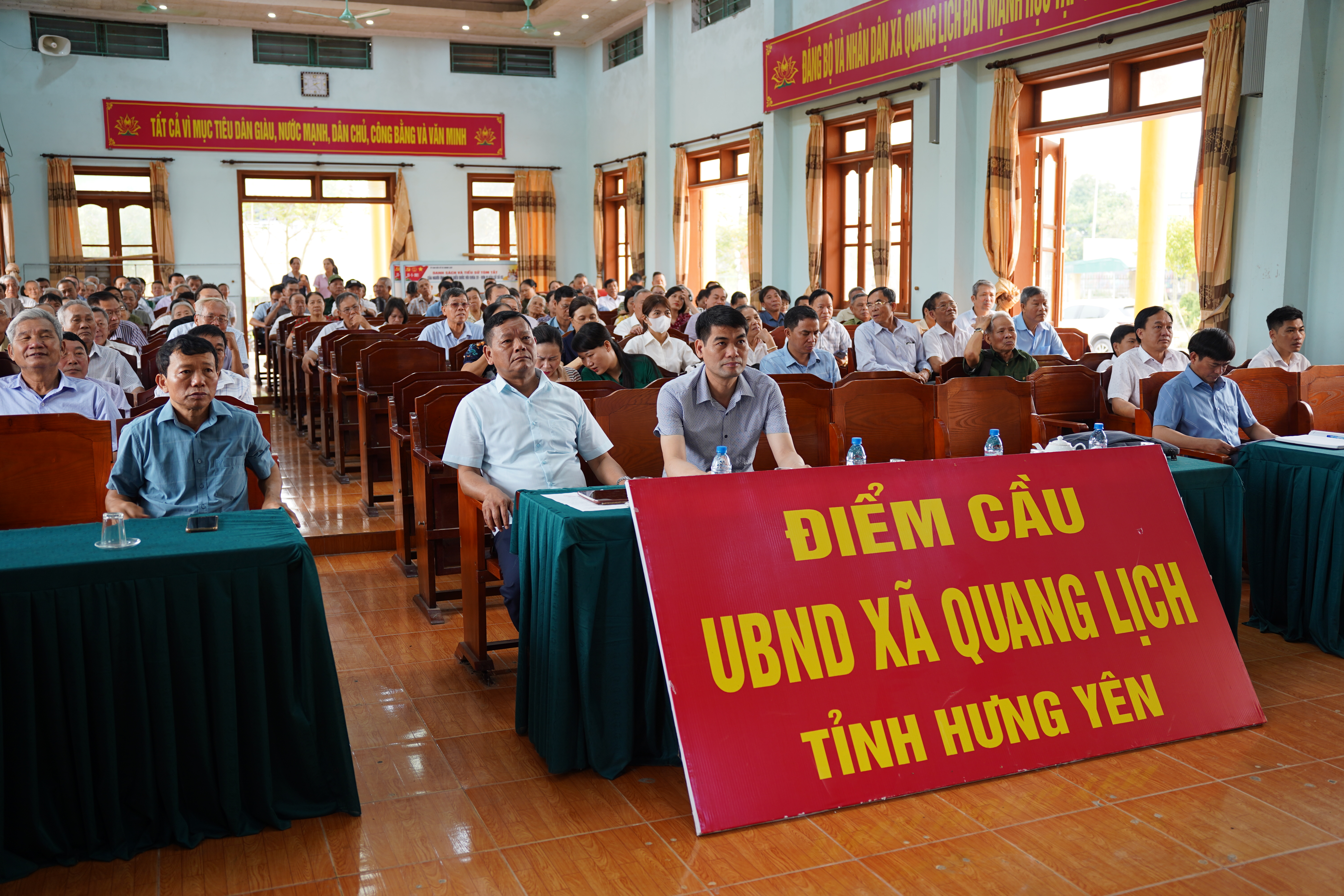 Hội nghị toàn quốc nghiên cứu, học tập, quán triệt và triển khai thực hiện Nghị quyết Hội nghị lần thứ hai Ban Chấp hành Trung ương Đảng khóa XIV