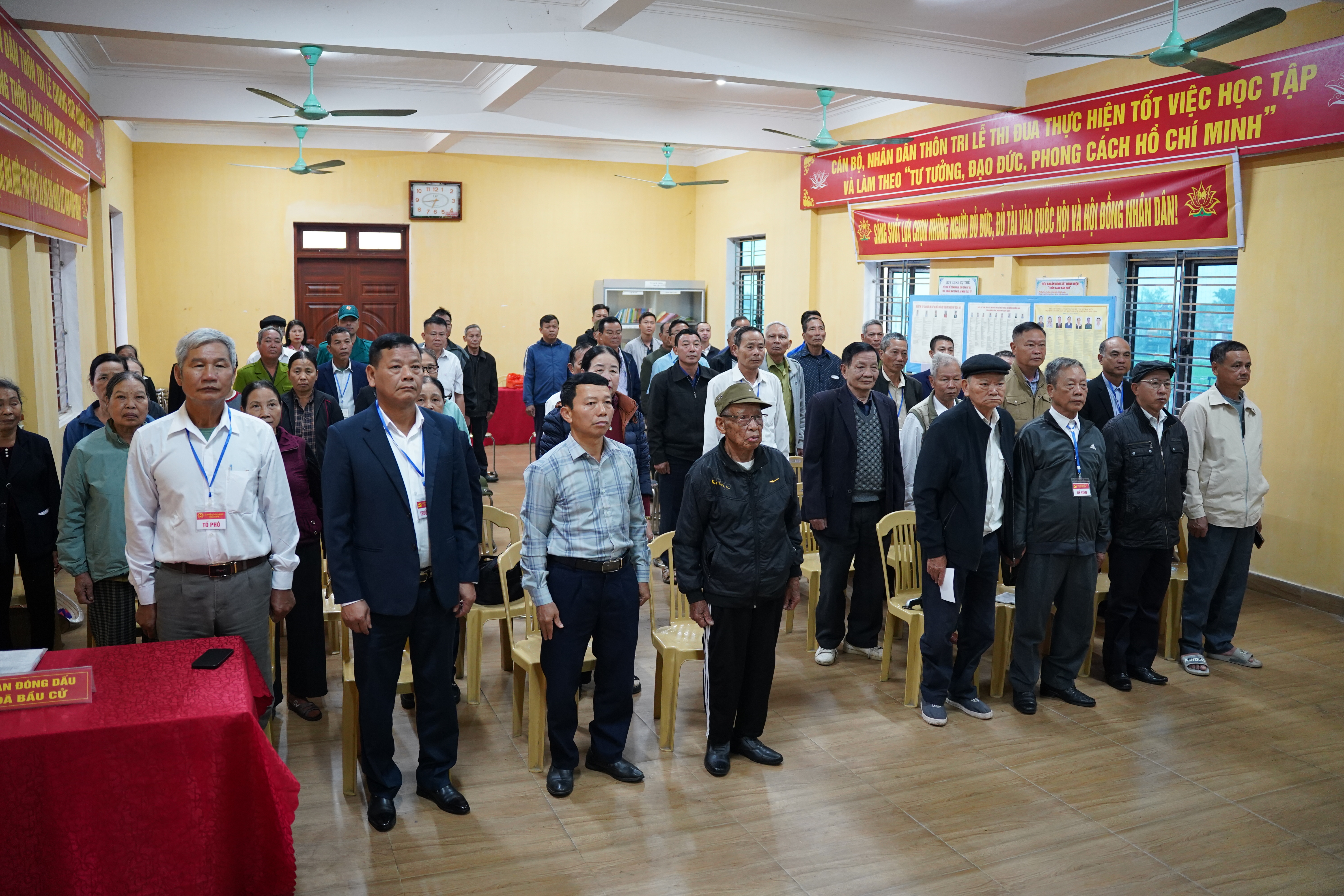 Các đồng chí lãnh đạo xã dự khai mạc bầu cử đại biểu Quốc hội khóa XVI và đại biểu HĐND các cấp nhiệm kỳ 2026 - 2031