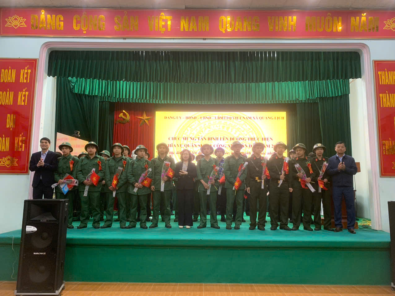 Tiễn thanh niên lên đường nhập ngũ năm 2026