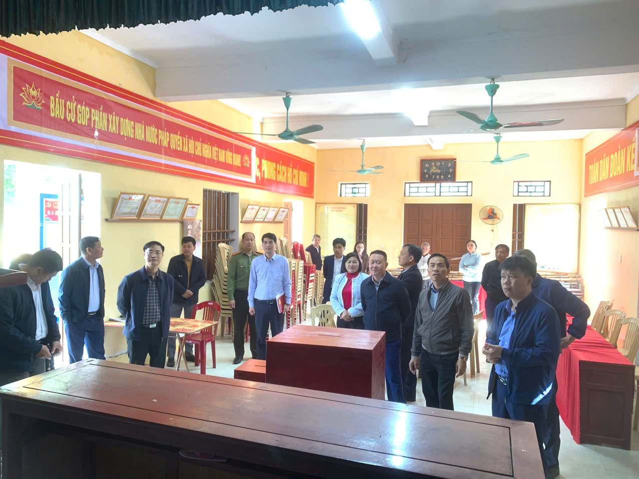 Kiểm tra công tác chuẩn bị bầu cử trên địa bàn xã