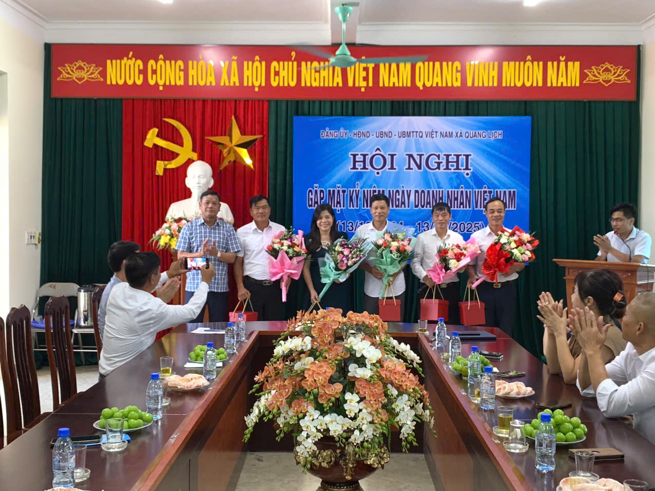 Đảng ủy, HĐND, UBND, Ủy ban MTTQ xã: Gặp mặt kỷ niệm Ngày Doanh nhân Việt Nam 13/10