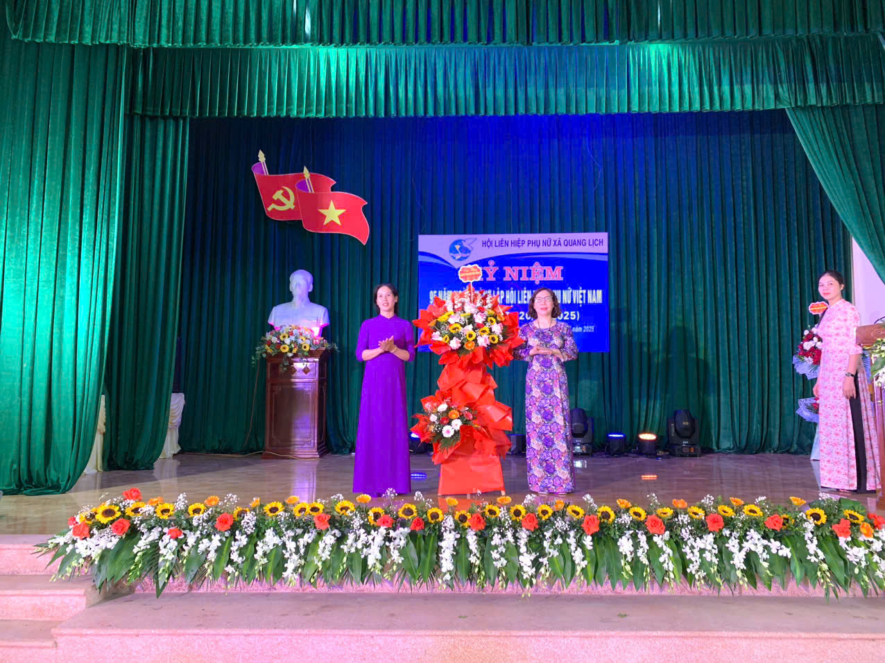 Hội Liên hiệp Phụ nữ xã gặp mặt nhân dịp kỷ niệm 95 năm Ngày thành lập Hội Liên hiệp Phụ nữ Việt Nam 20/10
