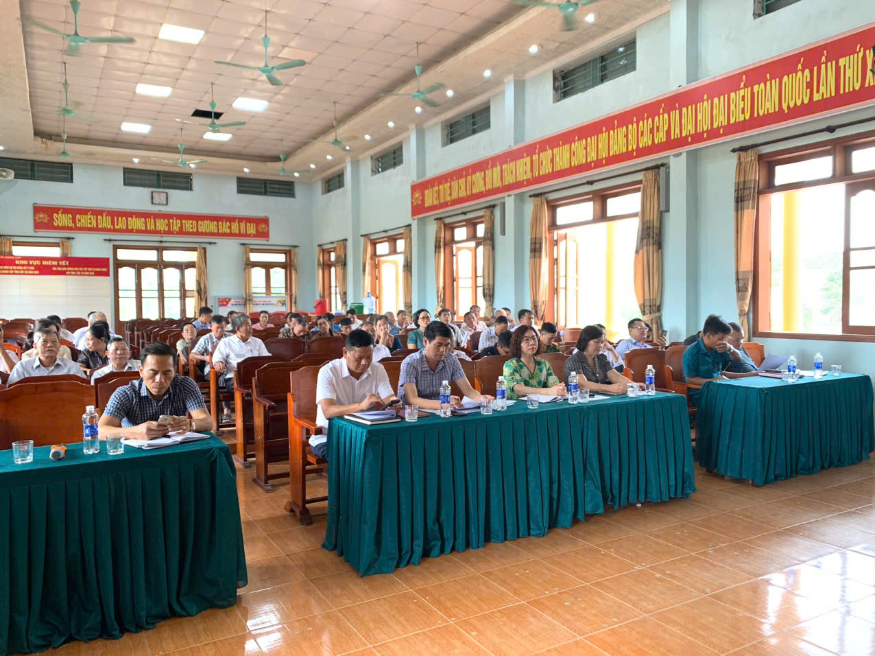 Triển khai chiến dịch 90 ngày làm giàu, làm sạch cơ sở dữ liệu đất đai trên địa bàn xã; triển khai công tác rà soát hộ nghèo, hộ cận nghèo giai đoạn 2022 - 2025