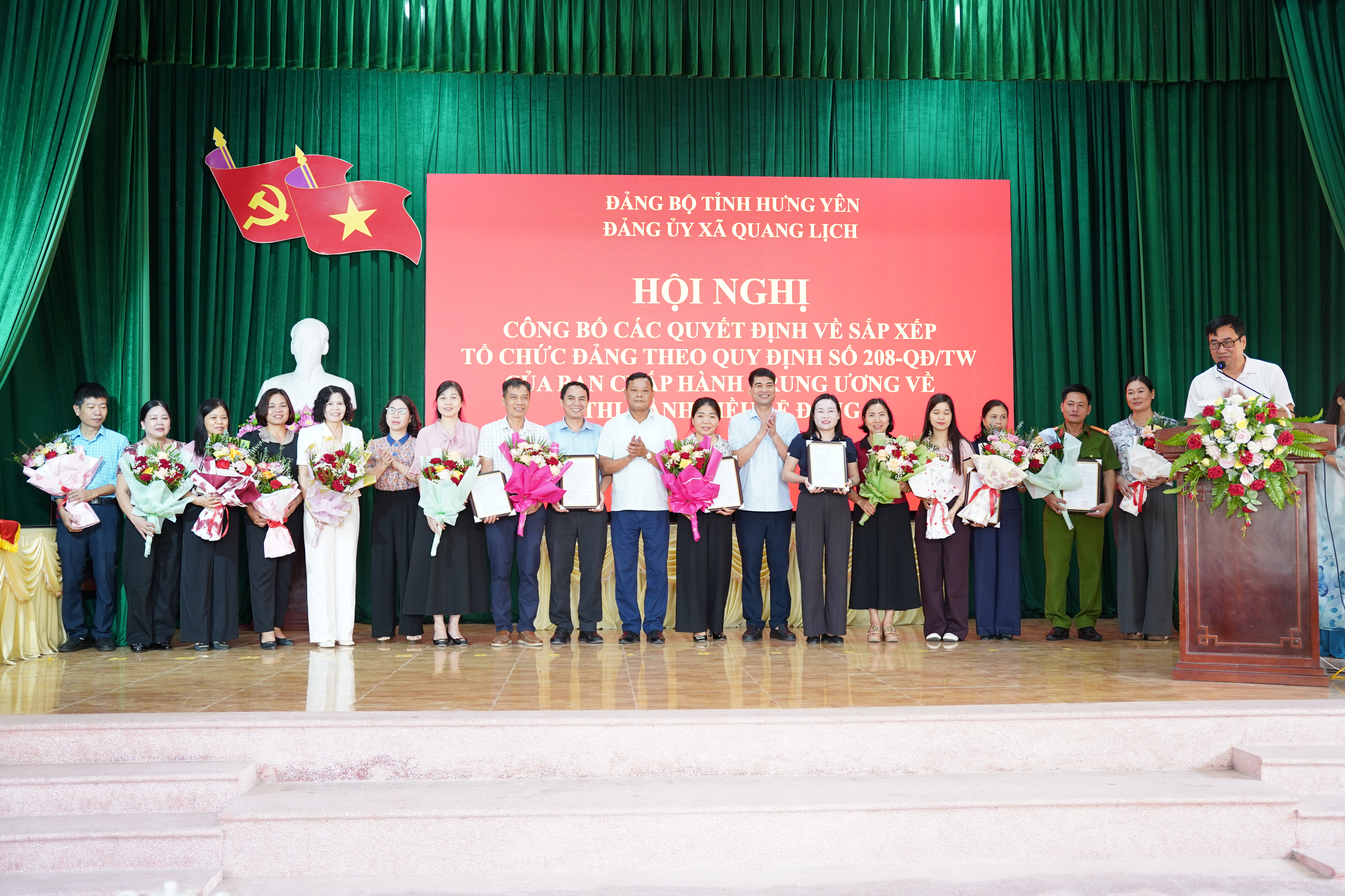 Đảng ủy xã Quang Lịch tổ chức hội nghị công bố các quyết định về sắp xếp tổ chức Đảng